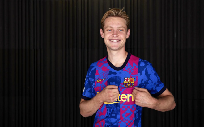 De Jong, con la nueva camiseta para Champions (FOTO: FC Barcelona).