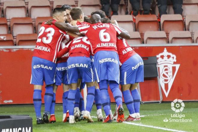 Los jugadores del Sporting celebran el gol de Villalba al Leganés (Foto: LaLiga).