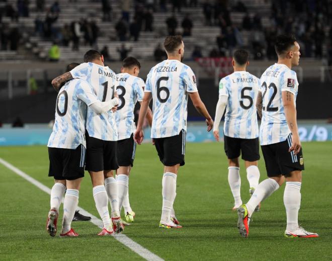 Pezzella celebra un gol de Argentina.