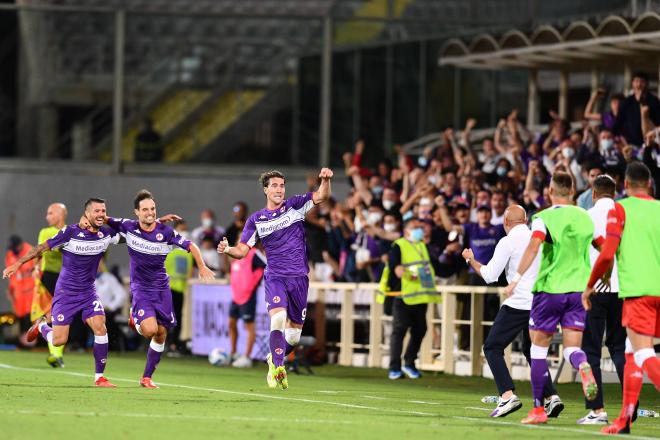 Vlahovic celebra un gol con la Fiorentina (Foto: Cordon Press).