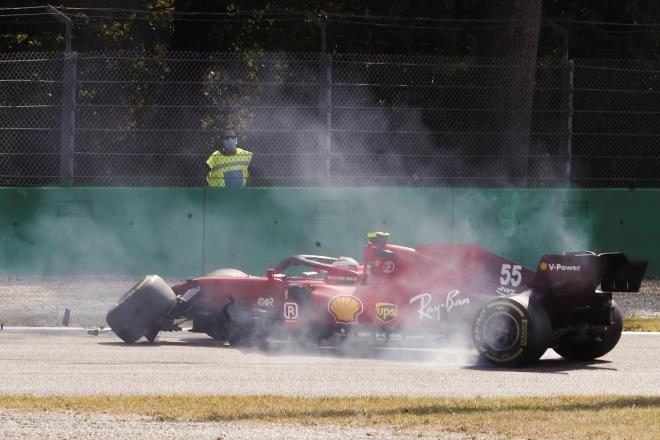 Carlos Sainz sufre un duro accidente con Ferrari en Monza (Foto: EFE).