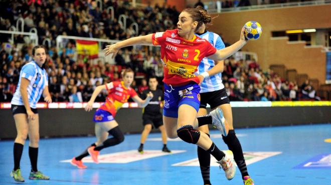 Marta López, en un partido con las 'Guerreras' (Foto: RFEBM).