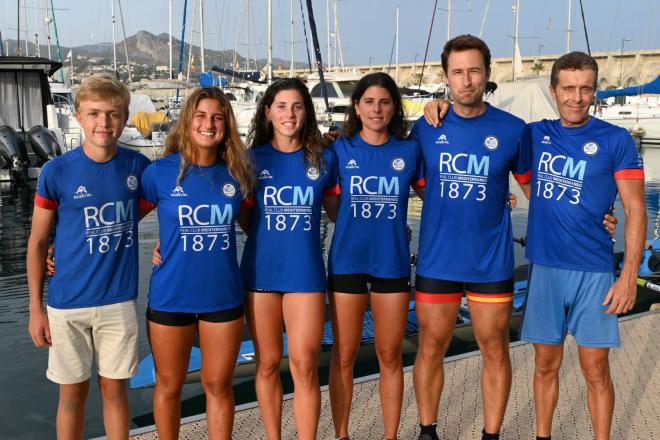 Los cinco remeros del RCM que acudirán al Campeonato del Mundo Beach Sprint.