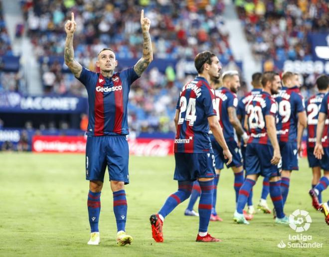 Roger celebra su gol en el Levante - Rayo (Foto: LaLiga).