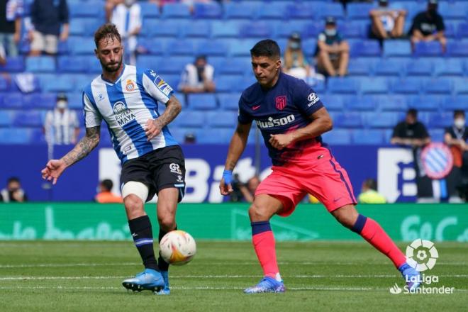 Calero, ante Luis Suárez (Foto: LaLiga).