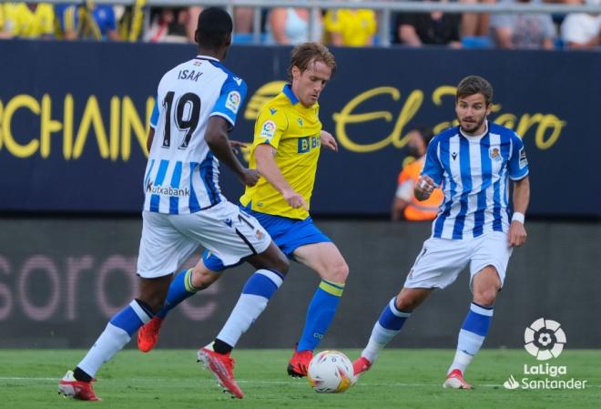 Álex Fernández, durante el Cádiz-Real Sociedad (Foto: LaLiga).