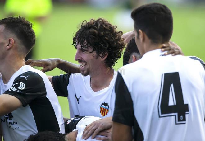 Hugo González marcó un golazo para el VCF Mestalla en su visita al Orihuela  (Foto: Valencia CF)