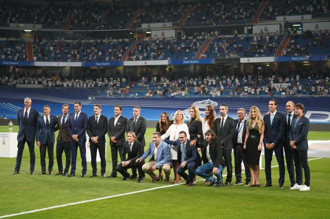 Homenaje a Lorenzo Sanz antes del Real Madrid-Celta (Foto: Cordon Press).