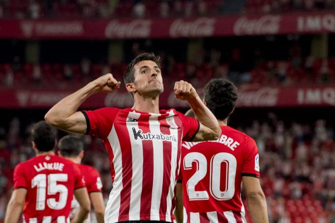 Poderío el de Dani Vivian ante el Mallorca en San Mamés (Foto: Athletic Club).