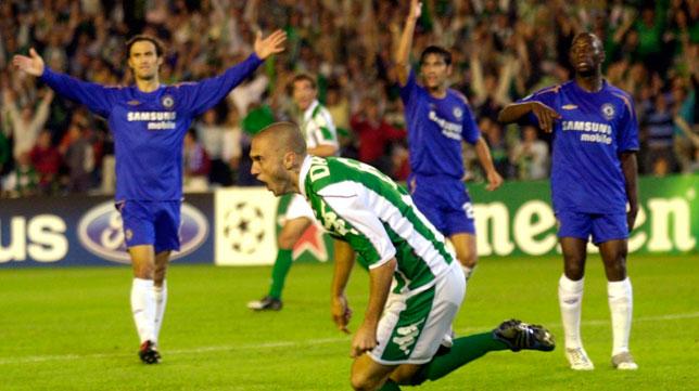 Dani celebra el gol ante el Chelsea en un partido del Real Betis en la UEFA Champions League.