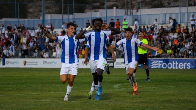 Bikoro celebra su primer gol con el Hércules (Foto: Hércules CF).