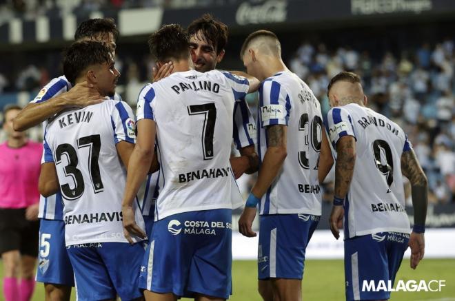 Escassi celebra con Paulino y Kevin el primer gol al Girona (Foto: Málaga CF).