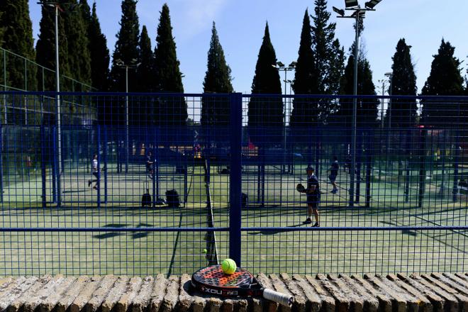 Instalaciones de pádel del Club Río Grande de Mairena del Aljarafe.