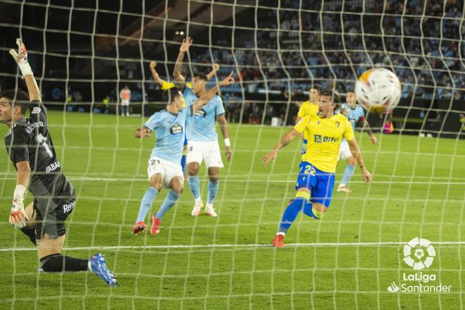 El Celta comete penalti y Espino, cazando el rechace, lo transforma (Foto: LaLiga).