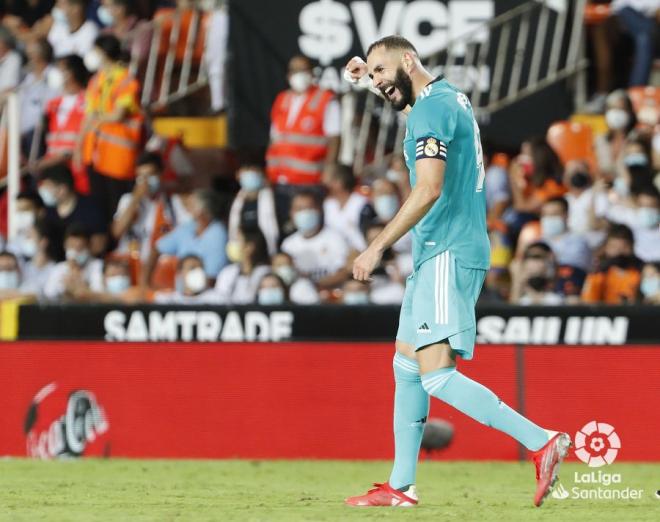 Benzema celebra su gol al Valencia: Ancelotti lo tiene colmado de confianda (Foto: LaLiga).