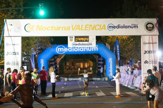 Emmanuel Moi bate la mejor marca mundial del año en la 15K Nocturna Valencia Banco Mediolanum