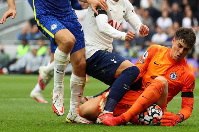 Kepa atrapa el balón durante el Tottenham-Chelsea (Foto: CFC).