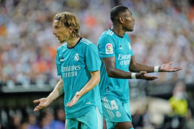 Modric y Alaba, durante el Valencia-Real Madrid (Foto: Cordon Press).