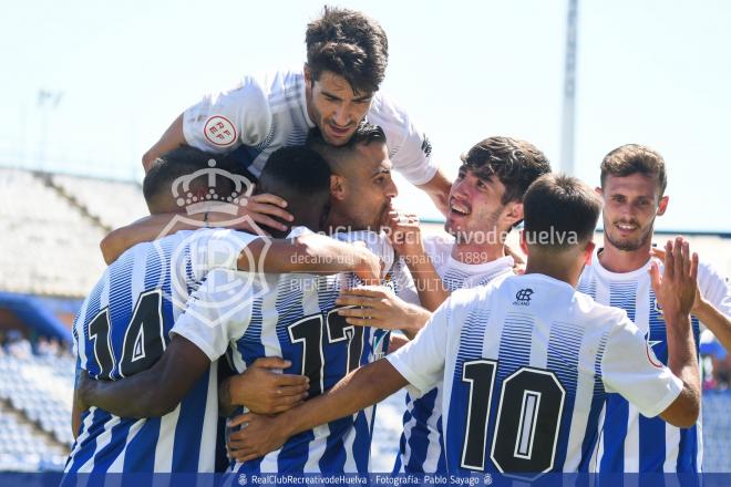 El Recre celebra el gol de Víctor Barroso al Ceuta B (Footo: Recreativo de Huelva).