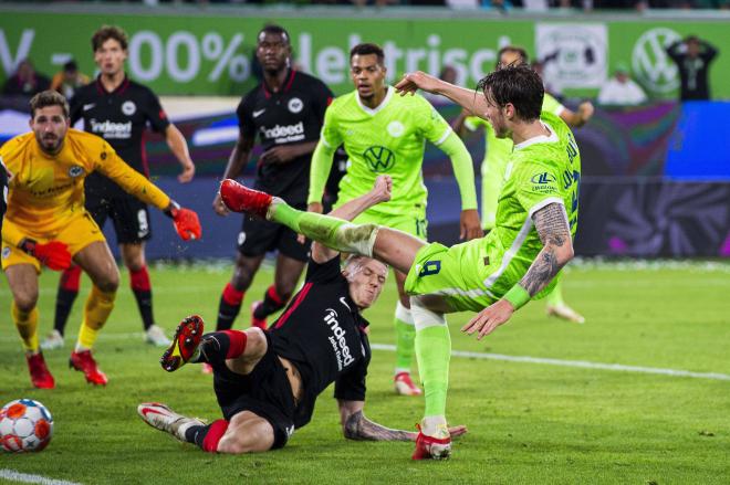 Weghorst marca el 1-1 en el Wolfsburgo-Eintracht (Foto: Cordon Press).