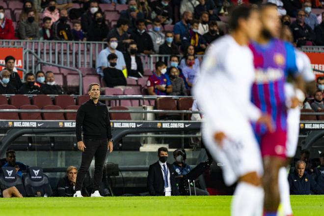 Robert Moreno, en la banda del Barcelona-Granada (Foto: Cordon Press).