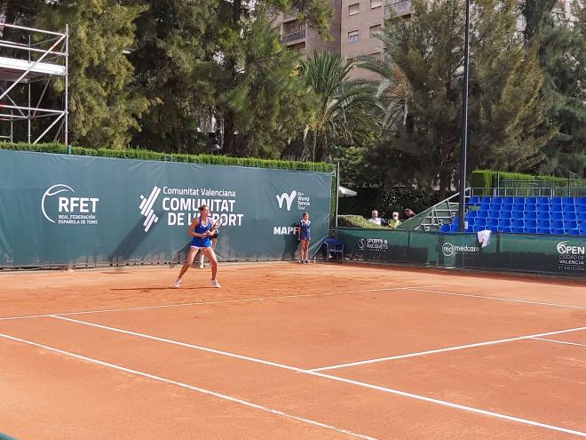 Arantxa Rus e Irina Bara avanzan a segunda ronda del Open Ciudad de Valencia   