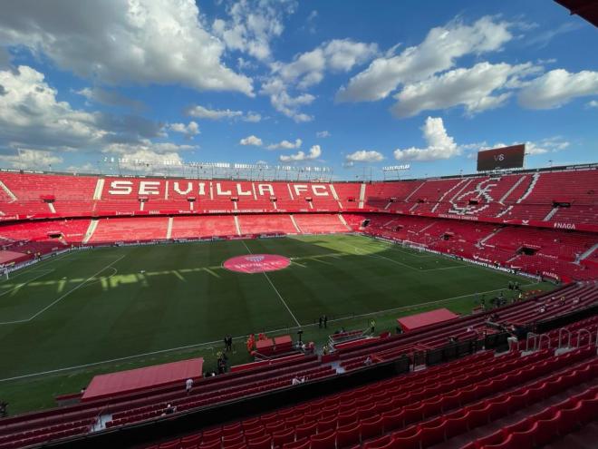 El Sánchez-Pizjuán, preparado para el Sevilla-Valencia (Foto: Kiko Hurtado).