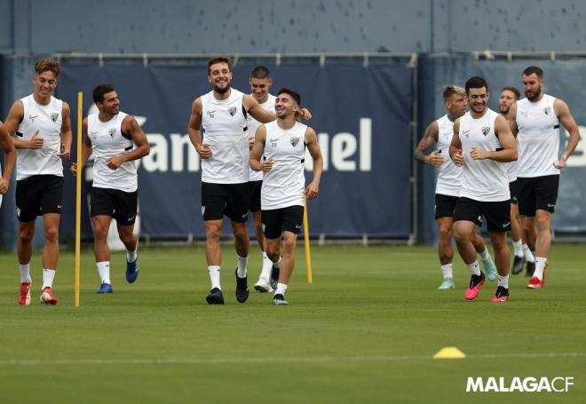Varios jugadores del Málaga, durante un entrenamiento (Foto: MCF).