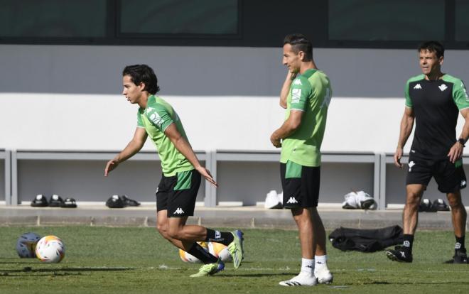 Guardado y Lainez entrenan con el Real Betis (Foto: Kiko Hurtado).