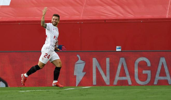 Papu Gómez celebra un gol con el Sevilla (Foto: Kiko Hurtado).