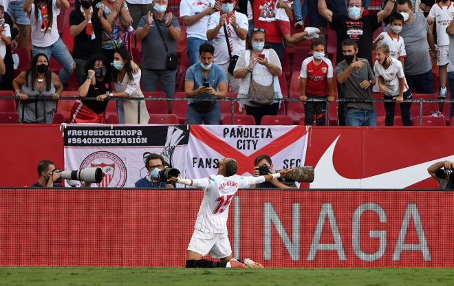 En-Nesyri celebra su gol (Foto: Kiko Hurtado).