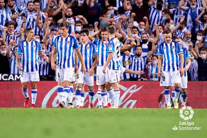 La Real Sociedad celebra el gol de Oyarzabal en el Reale Arena ante el Elche (Foto: LaLiga).
