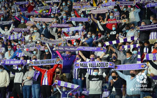 La afición del Real Valladolid en Zorilla ante la AD Alcorcón (Foto: LaLiga).