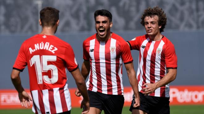 Álvaro Núñez y Juan Artola festejan el gol de Jon Cabo al UD Logroñés (Foto: Athletic Club).