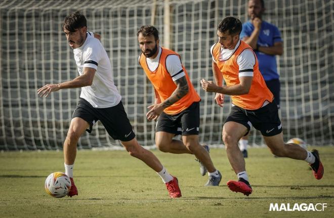 Jozabed, Javi Jiménez y Ramón, en un entrenamiento del Málaga (Foto: MCF).