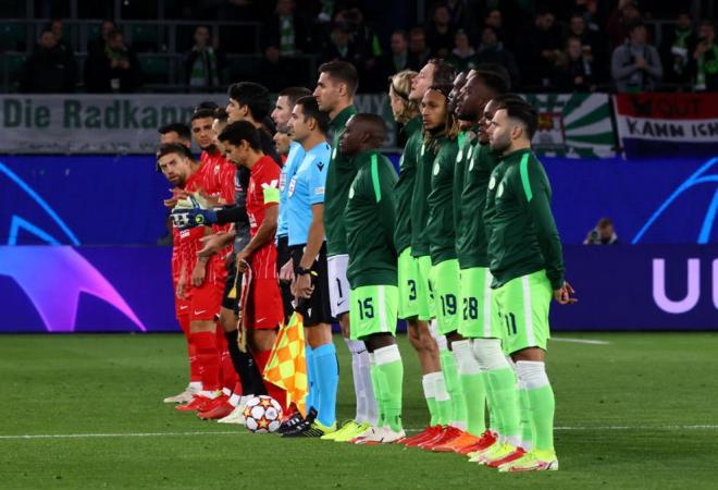 Onces del Wolfsburgo y el Sevilla FC. (Foto: UEFA).