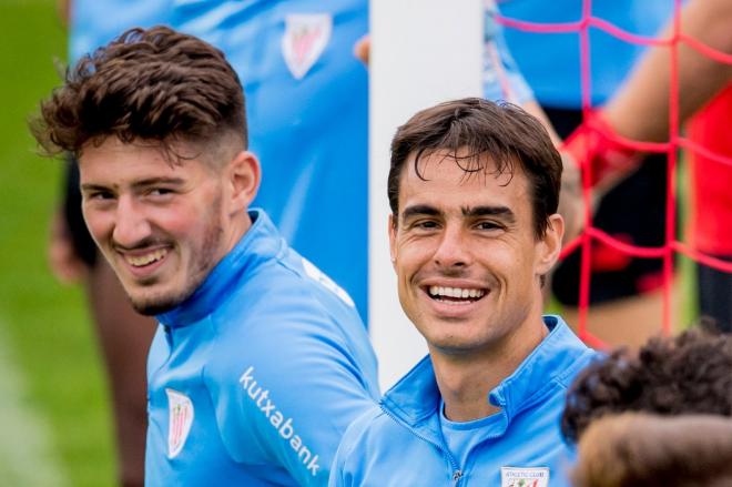 Hay optimismo y alegría: Unai Vencedor sonríe junto a Dani García en Lezama (Foto: Athletic Club).
