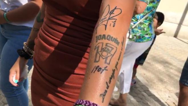 Tatuaje de una aficionada en honor a Joaquín (Foto: Kiko Hurtado).
