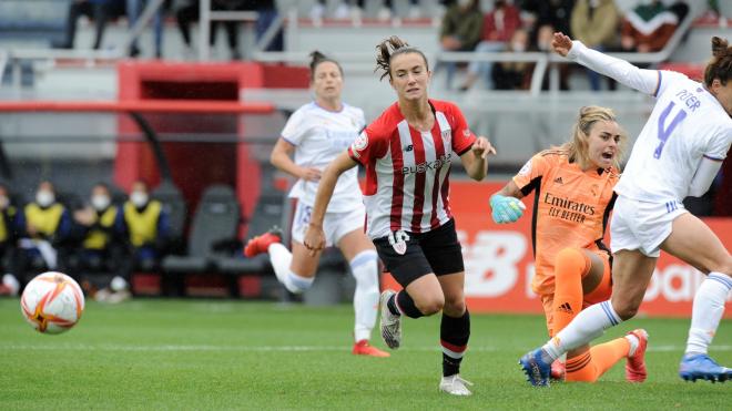 Misa detiene el mano a mano con Azkona (Foto: Athletic Club).