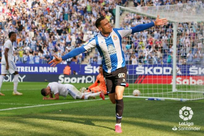 Raúl de Tomás celebra su gol al Real Madrid (Foto: LaLiga).