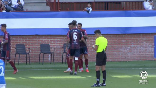 Los jugadores del Extremadura celebran un gol al Talavera.