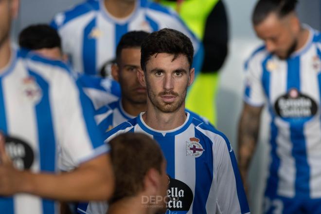 Jaime Sánchez justo antes de saltar al campo con sus compañeros (Foto: RCD).