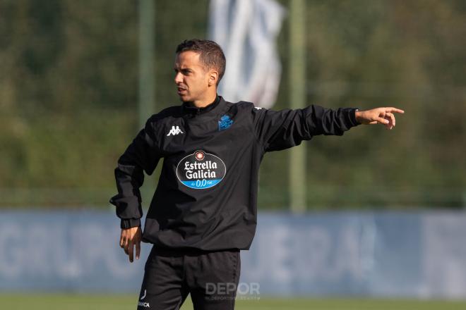 Borja Jiménez dirigiendo un entrenamiento del Dépor (Foto: RCD).