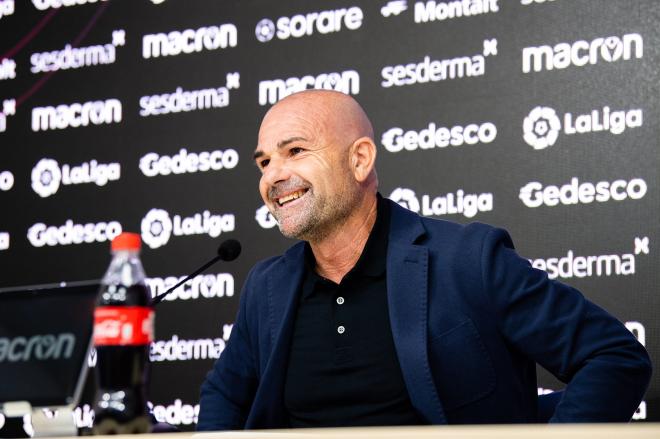 Paco López en su despedida como técnico del Levante UD.