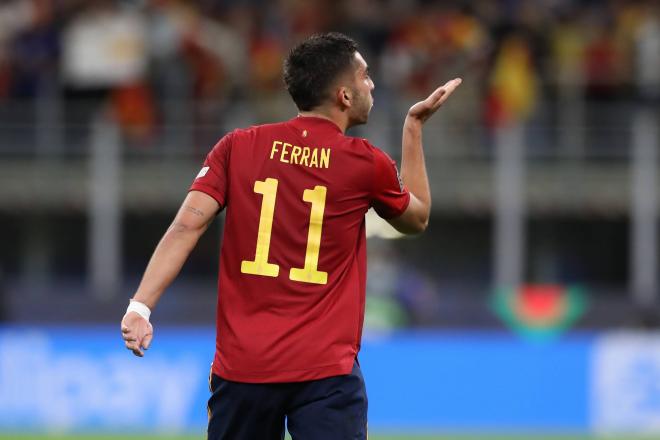 Ferran Torres, que será el primer fichaje del Barcelona, celebra un gol en el Italia-España (Foto: Cordon Press).