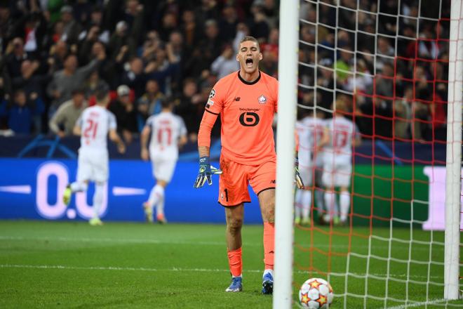 Grbic lamenta un gol que recibió en Champions League con el Lille (Foto: Cordon Press).