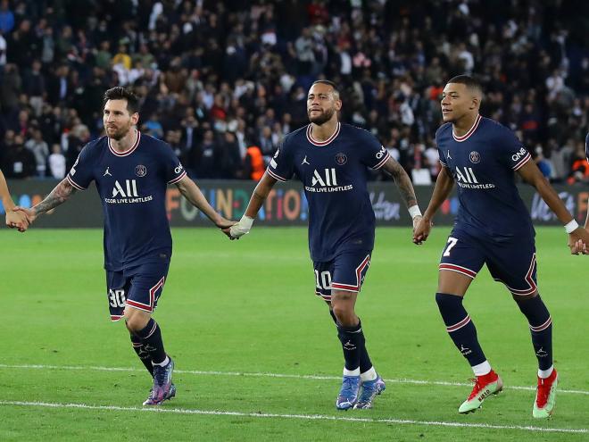 Messi, Neymar y Mbappé celebran una victoria del PSG (Foto: Cordon Press).
