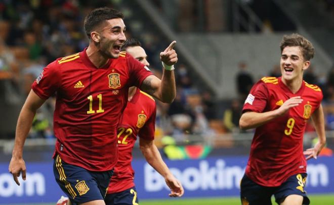 Ferran Torres, al que quiere Xavi Hernández, celebra su gol con España ante Italia (Foto: EFE).