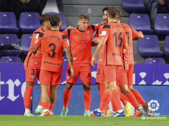Brandon y sus compañeros celebran el gol del Málaga al Valladolid (Foto: LaLiga).