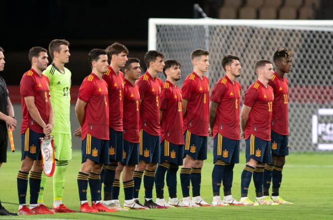 Los titulares de la selección española sub 21 frente a Eslovaquia (Foto: Kiko Hurtado).